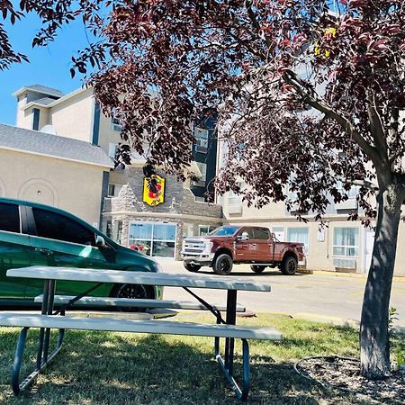 Super 8 By Wyndham Grande Prairie Hotel Ngoại thất bức ảnh