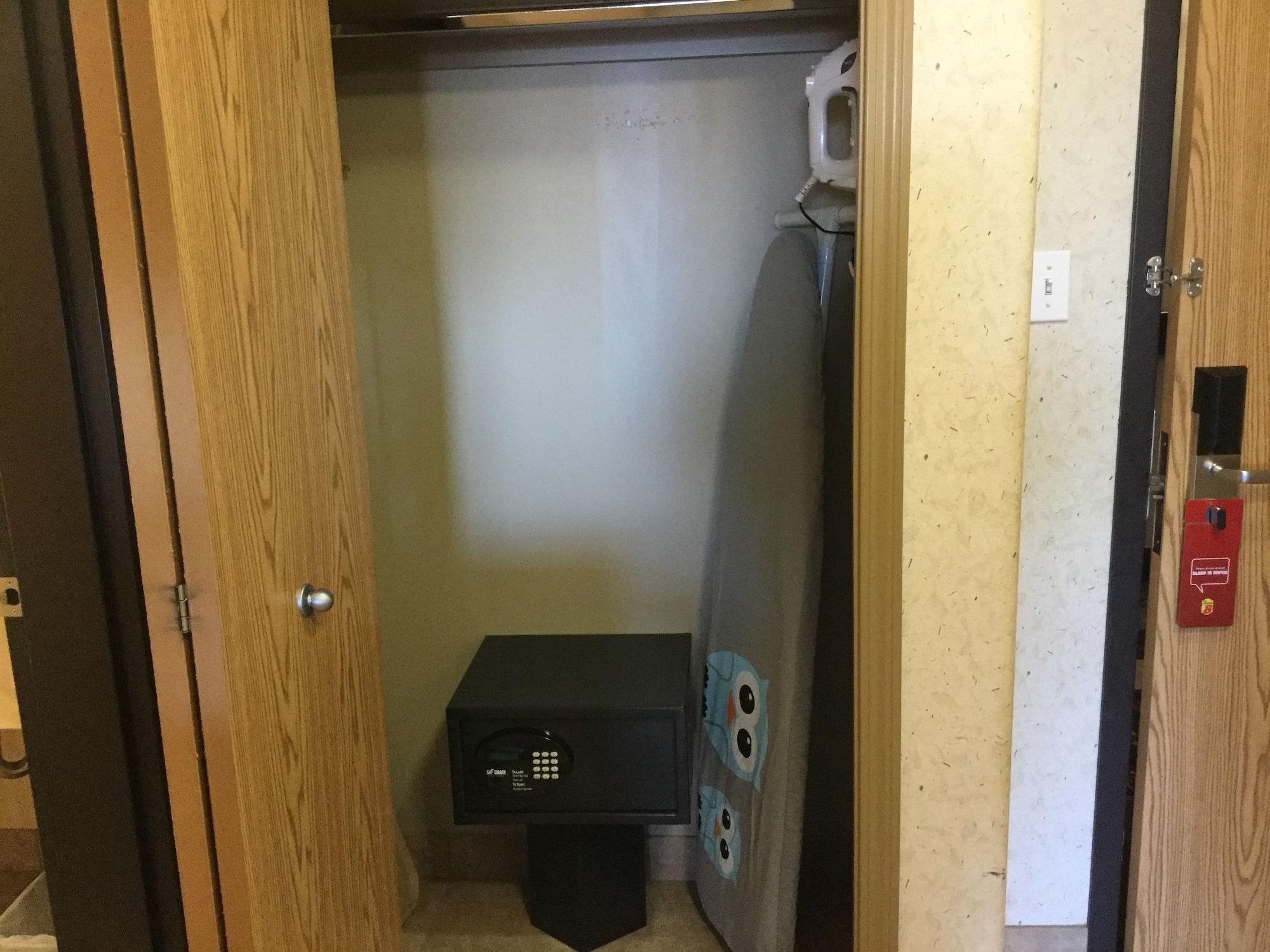 Super 8 By Wyndham Grande Prairie Hotel Ngoại thất bức ảnh
