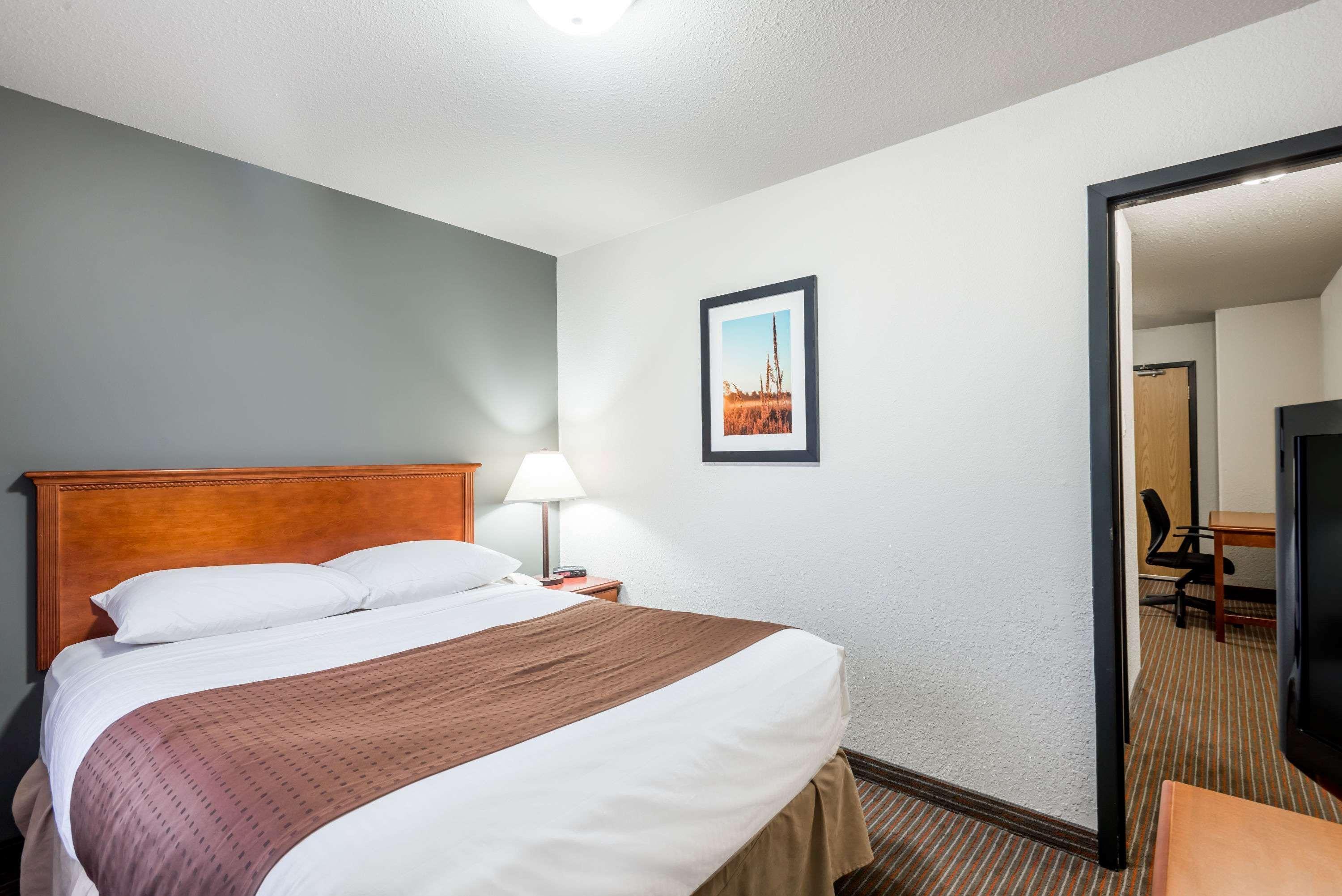Super 8 By Wyndham Grande Prairie Hotel Ngoại thất bức ảnh