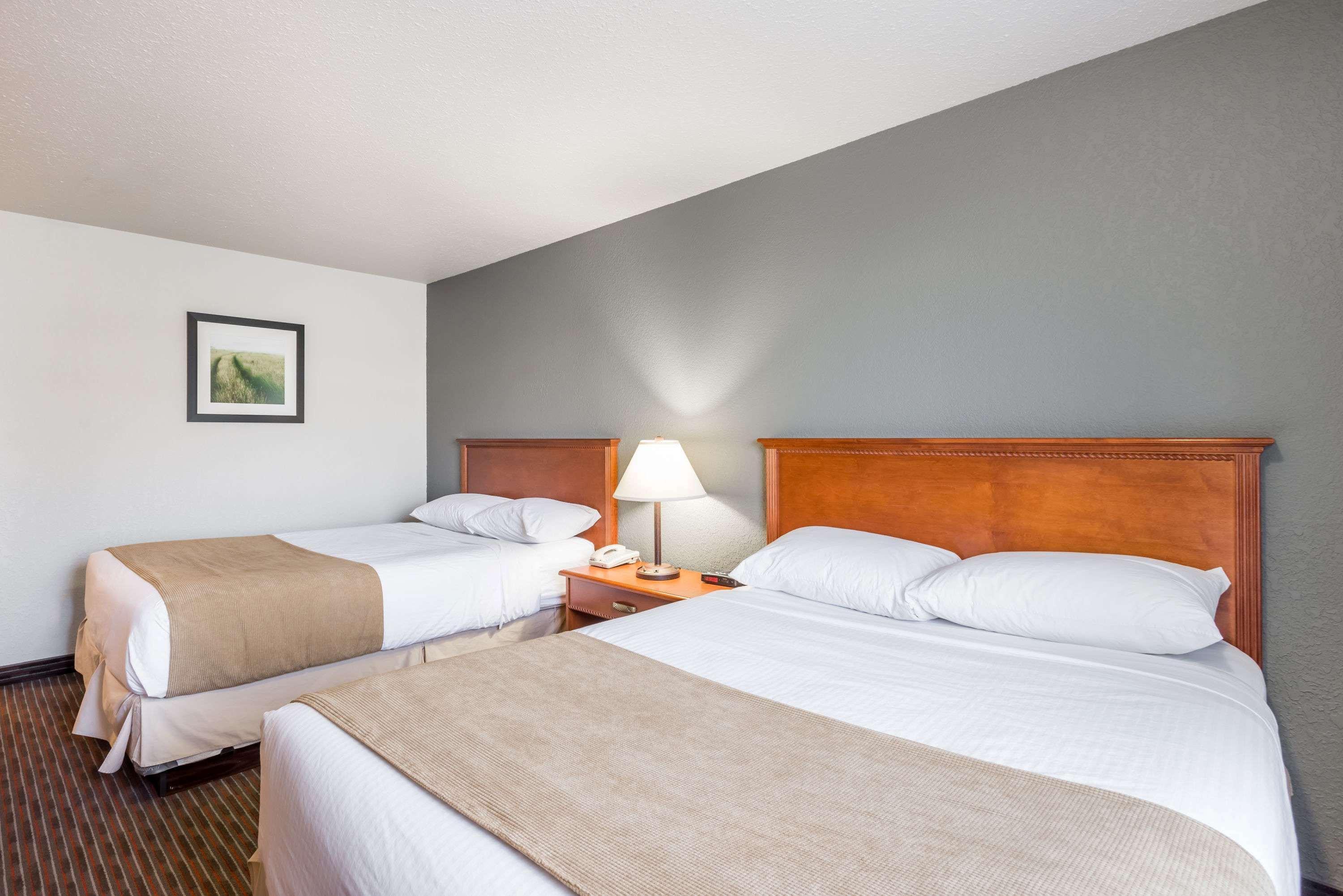 Super 8 By Wyndham Grande Prairie Hotel Ngoại thất bức ảnh