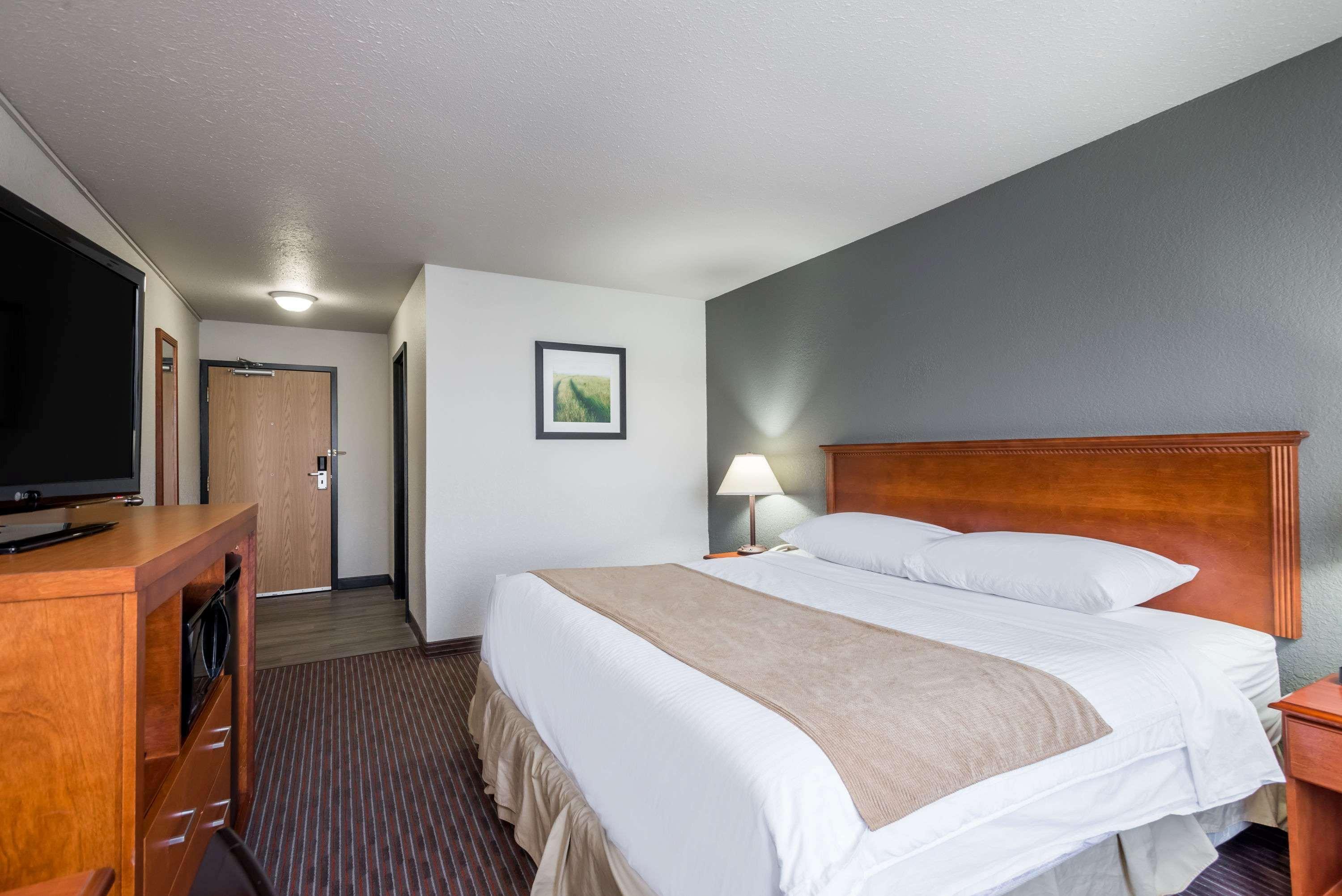 Super 8 By Wyndham Grande Prairie Hotel Ngoại thất bức ảnh