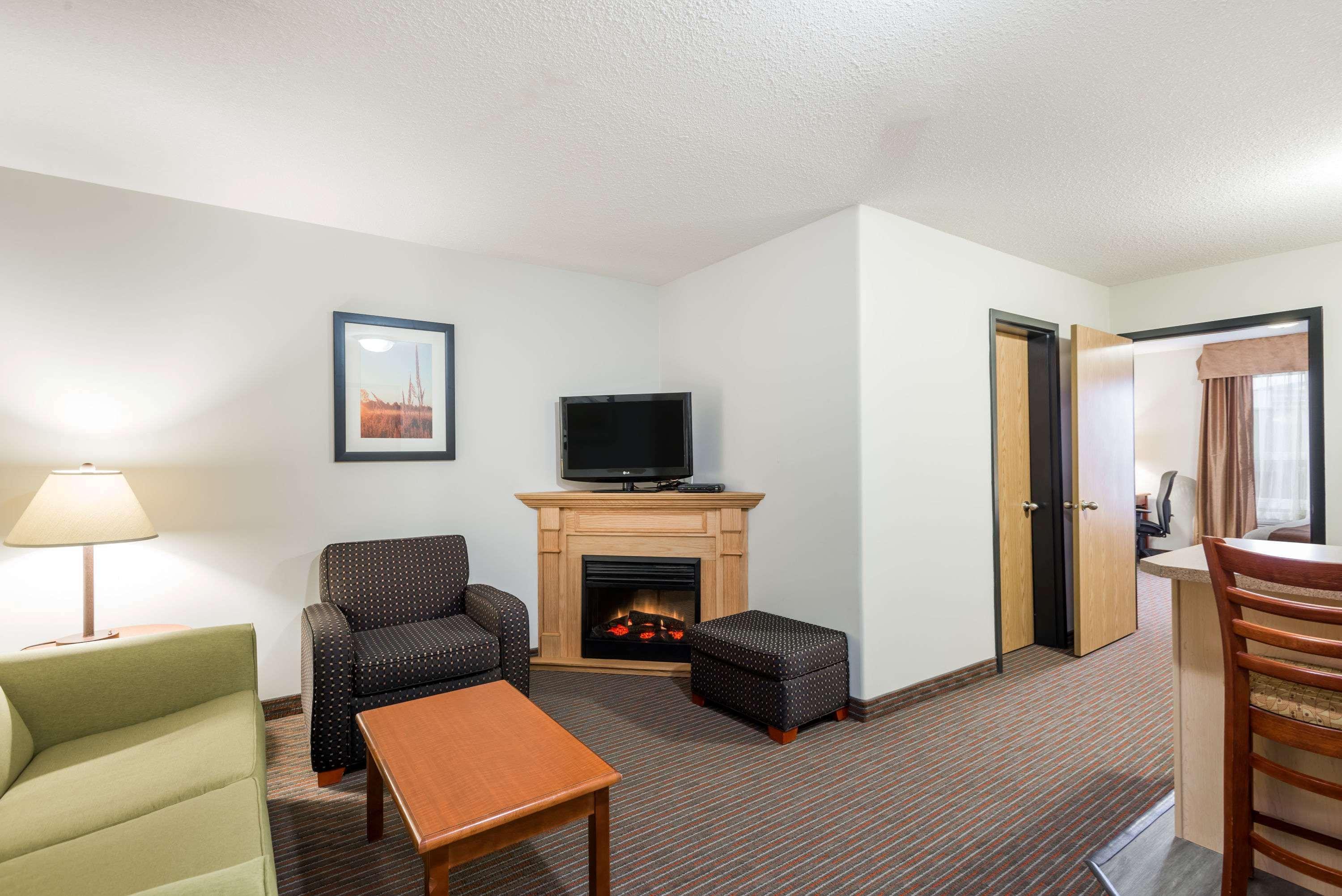 Super 8 By Wyndham Grande Prairie Hotel Ngoại thất bức ảnh