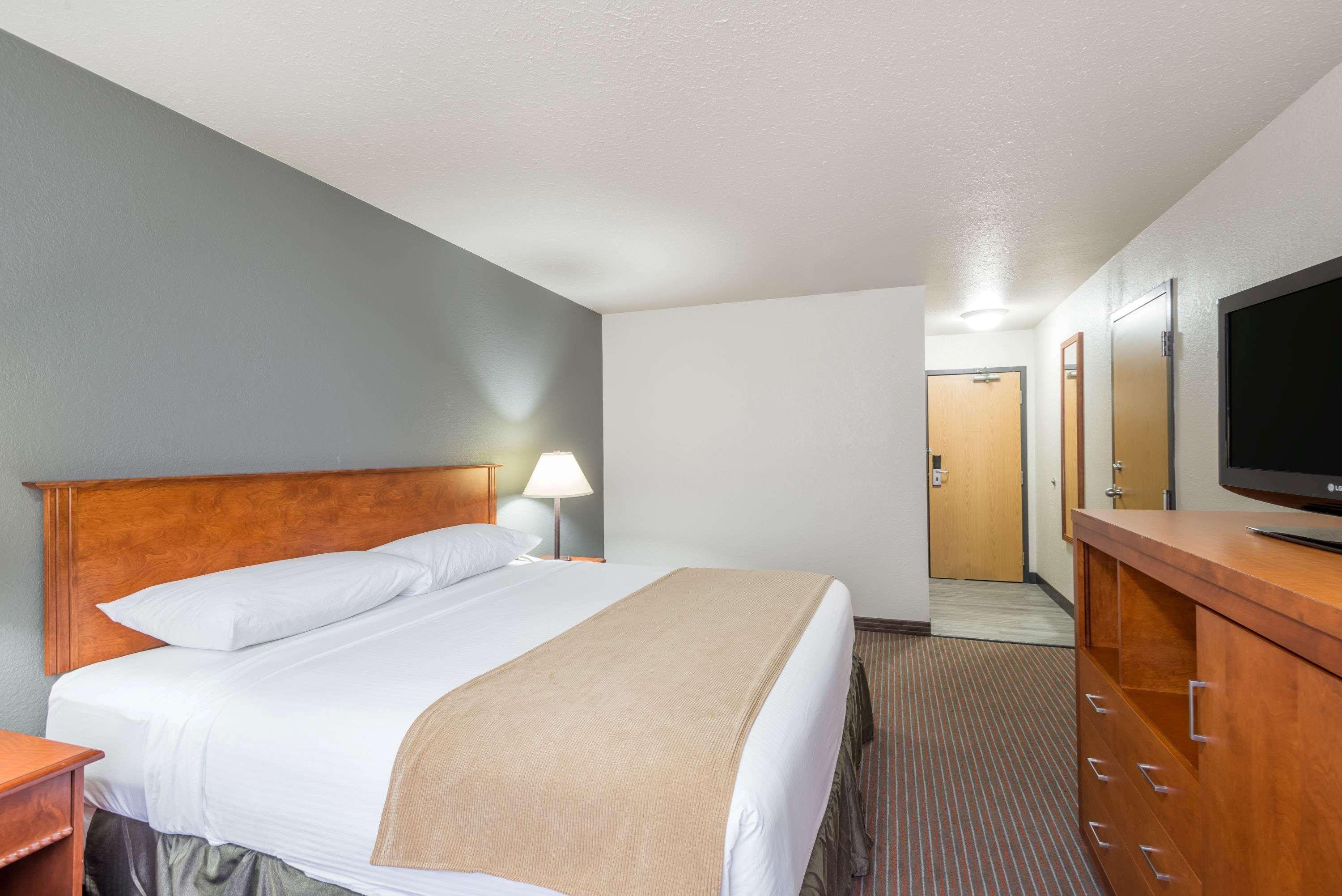 Super 8 By Wyndham Grande Prairie Hotel Ngoại thất bức ảnh
