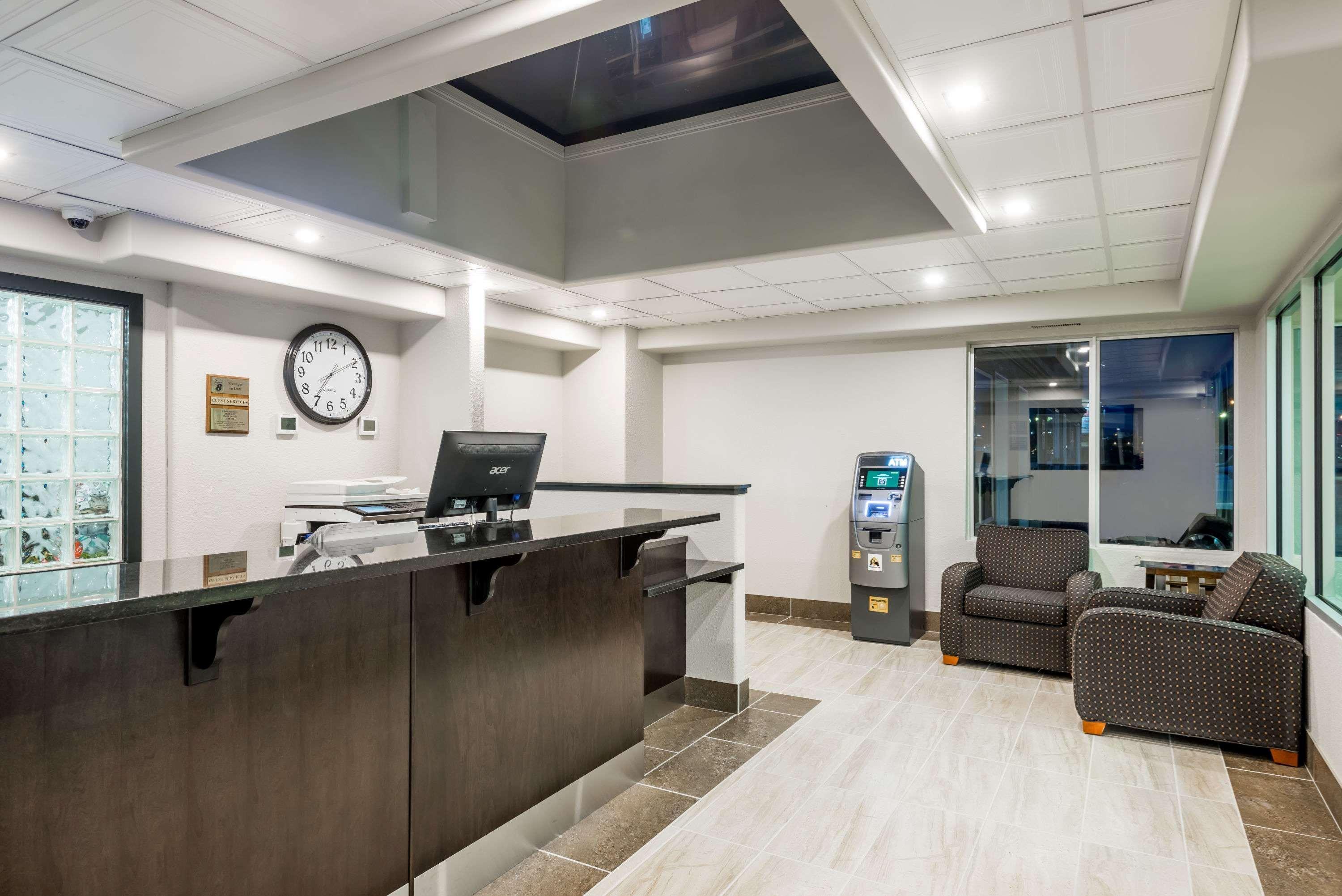 Super 8 By Wyndham Grande Prairie Hotel Ngoại thất bức ảnh