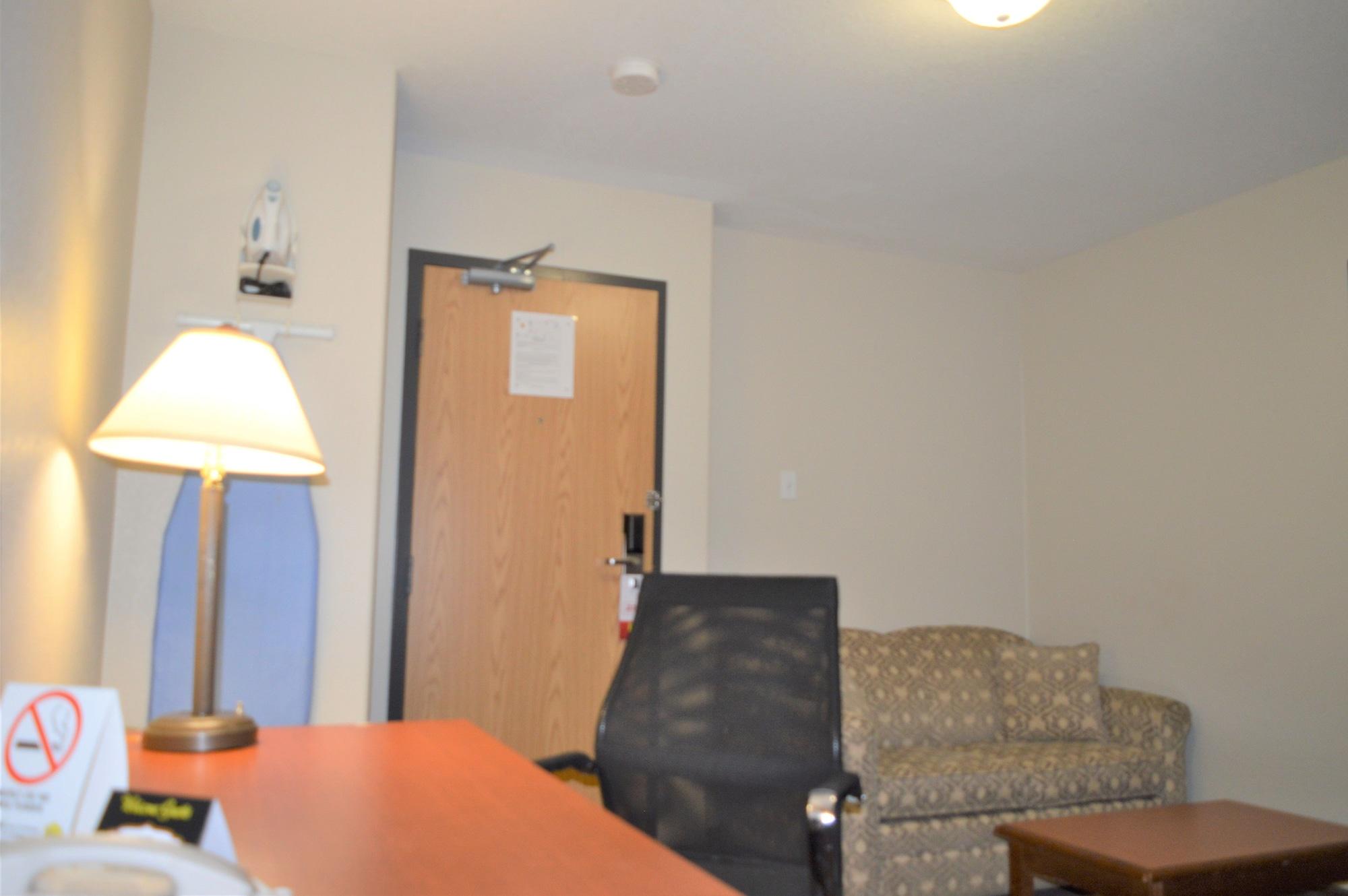 Super 8 By Wyndham Grande Prairie Hotel Ngoại thất bức ảnh