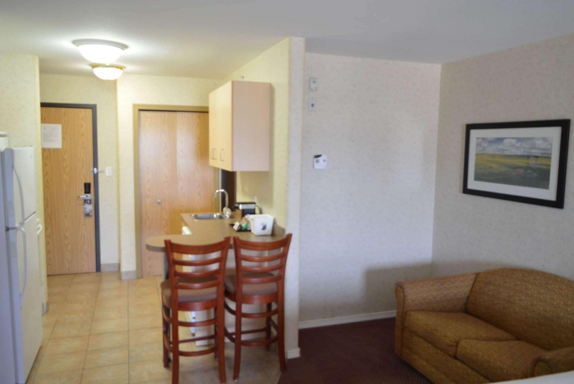 Super 8 By Wyndham Grande Prairie Hotel Ngoại thất bức ảnh