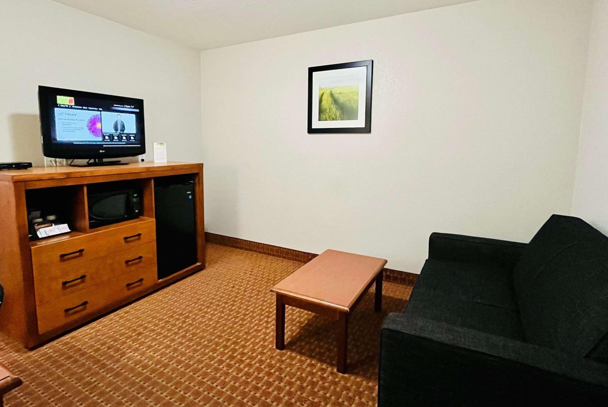 Super 8 By Wyndham Grande Prairie Hotel Ngoại thất bức ảnh