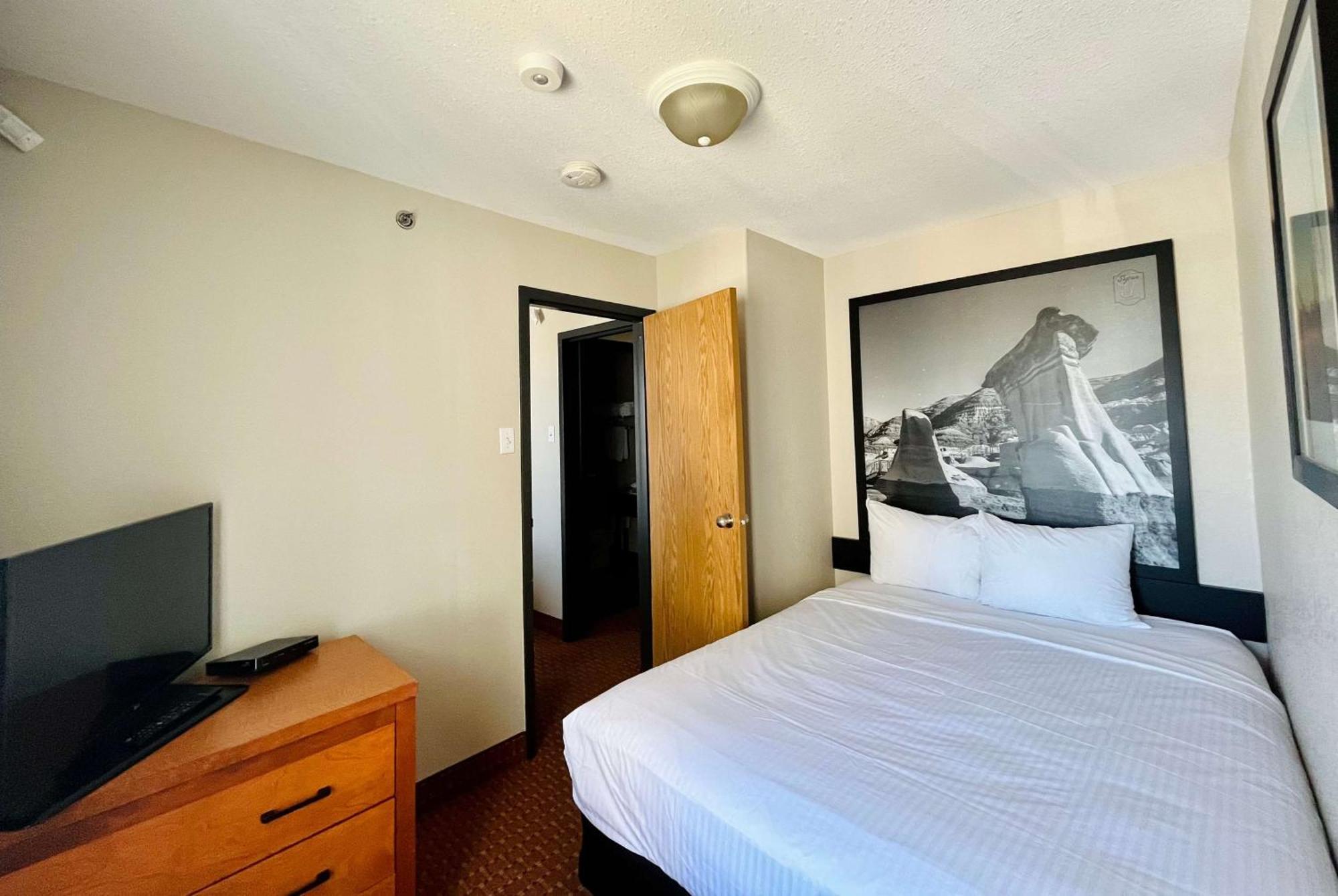 Super 8 By Wyndham Grande Prairie Hotel Ngoại thất bức ảnh