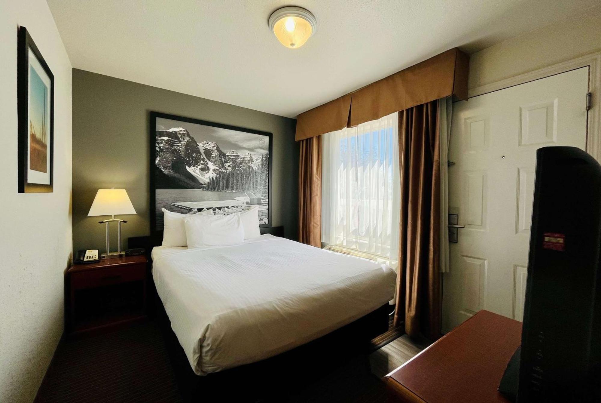 Super 8 By Wyndham Grande Prairie Hotel Ngoại thất bức ảnh