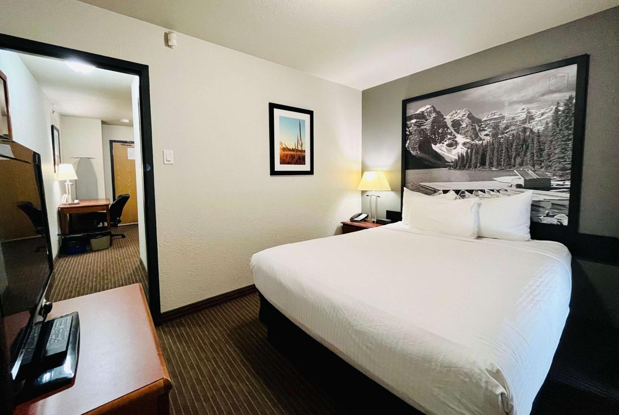 Super 8 By Wyndham Grande Prairie Hotel Ngoại thất bức ảnh