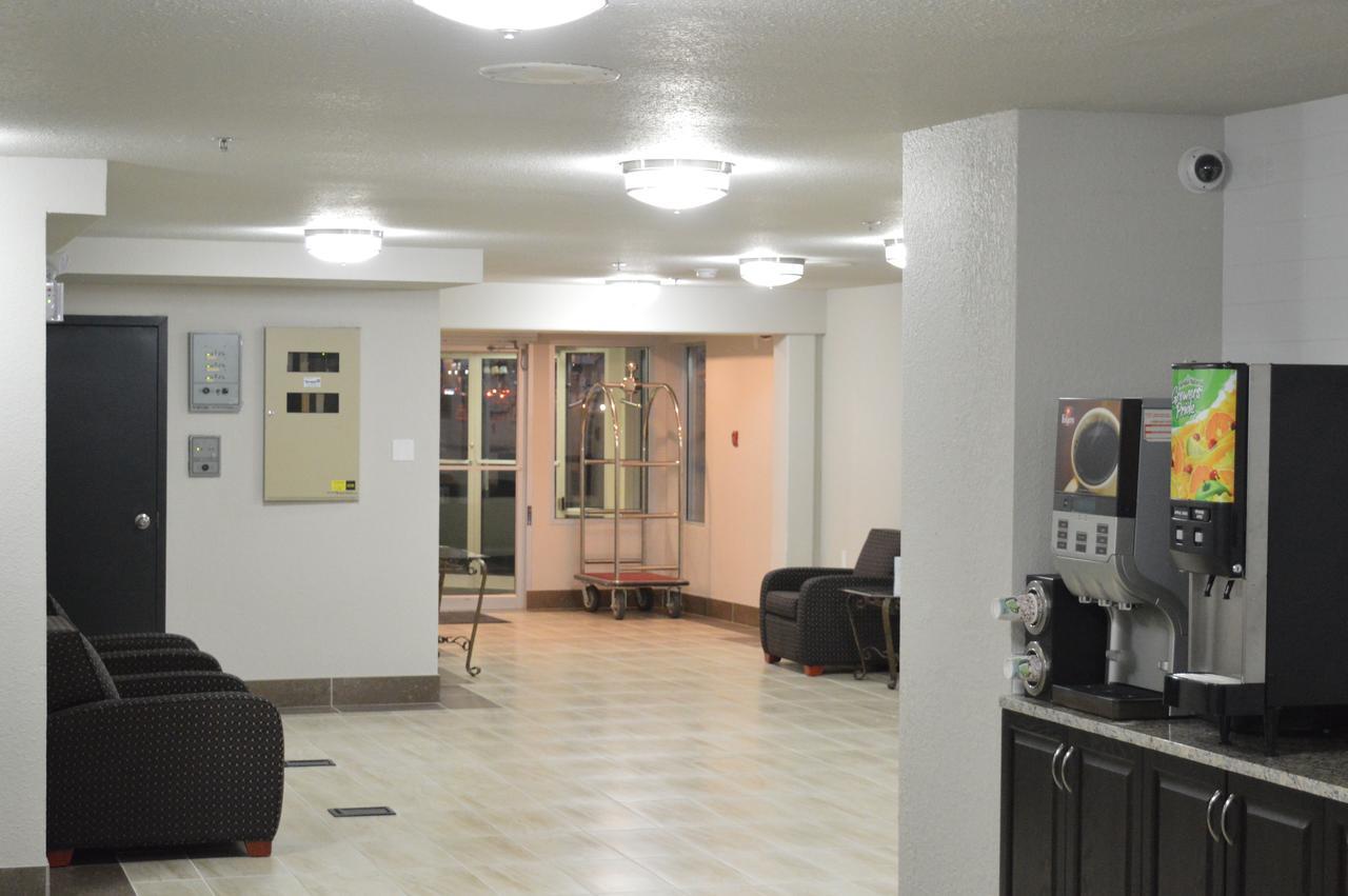 Super 8 By Wyndham Grande Prairie Hotel Ngoại thất bức ảnh