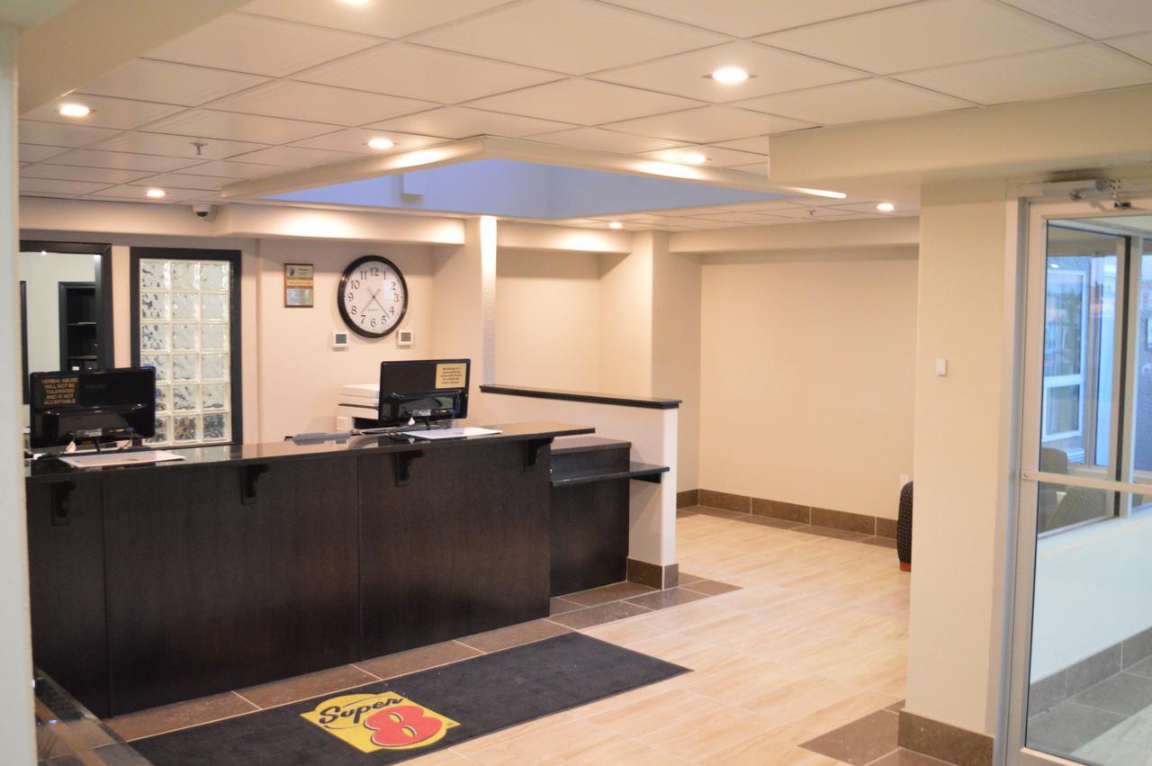 Super 8 By Wyndham Grande Prairie Hotel Ngoại thất bức ảnh