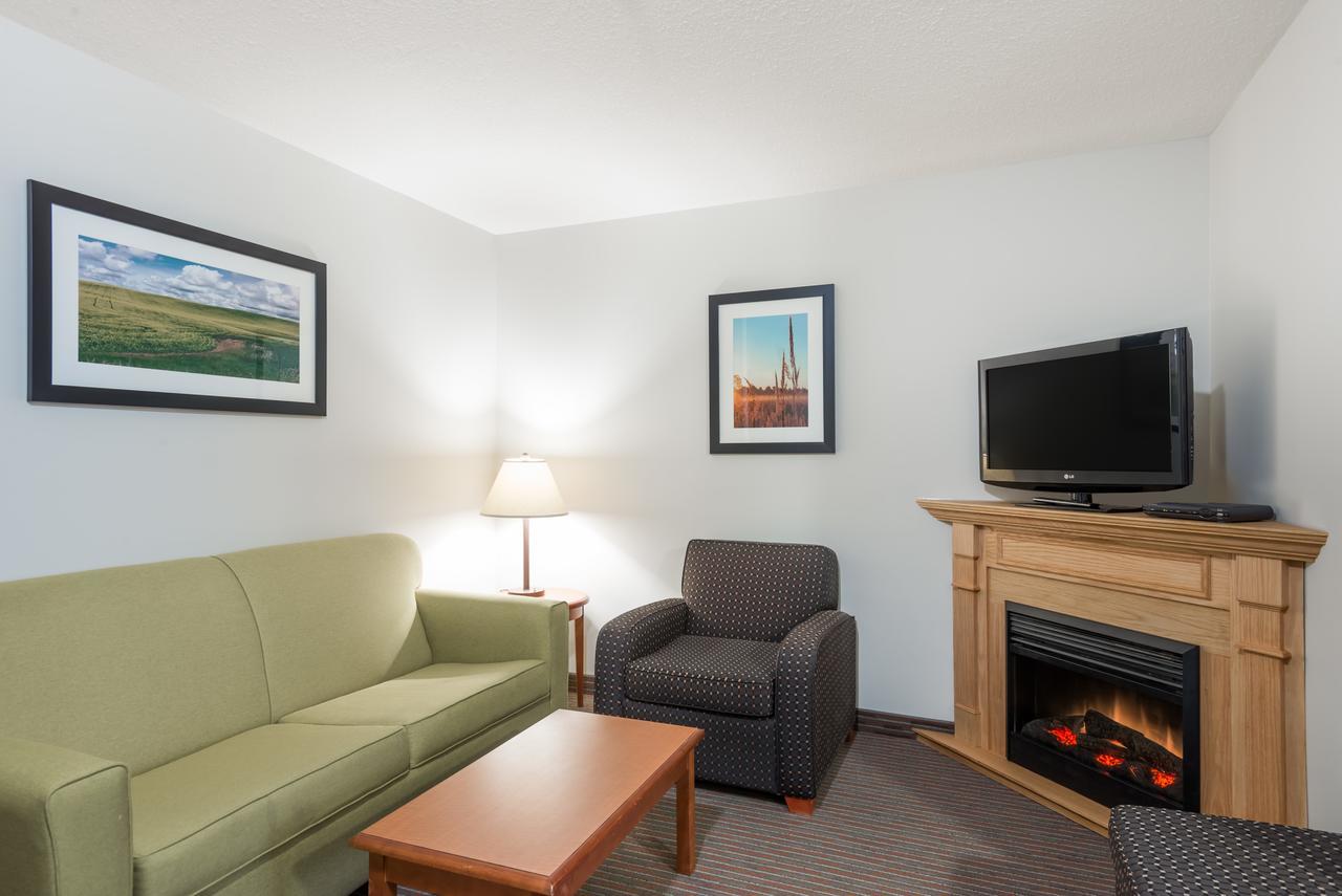 Super 8 By Wyndham Grande Prairie Hotel Ngoại thất bức ảnh