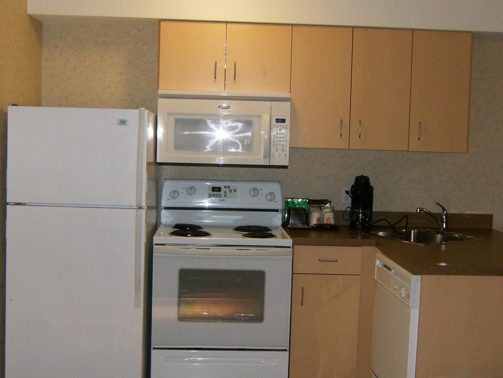 Super 8 By Wyndham Grande Prairie Hotel Ngoại thất bức ảnh
