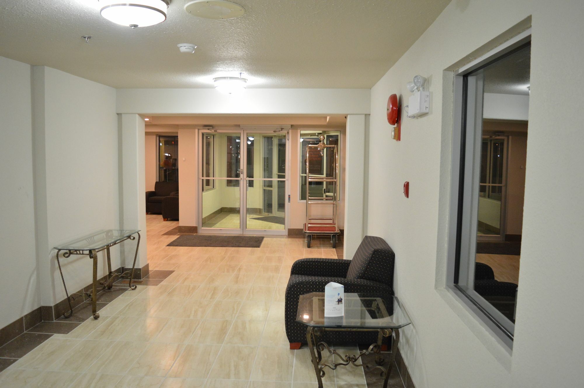 Super 8 By Wyndham Grande Prairie Hotel Ngoại thất bức ảnh