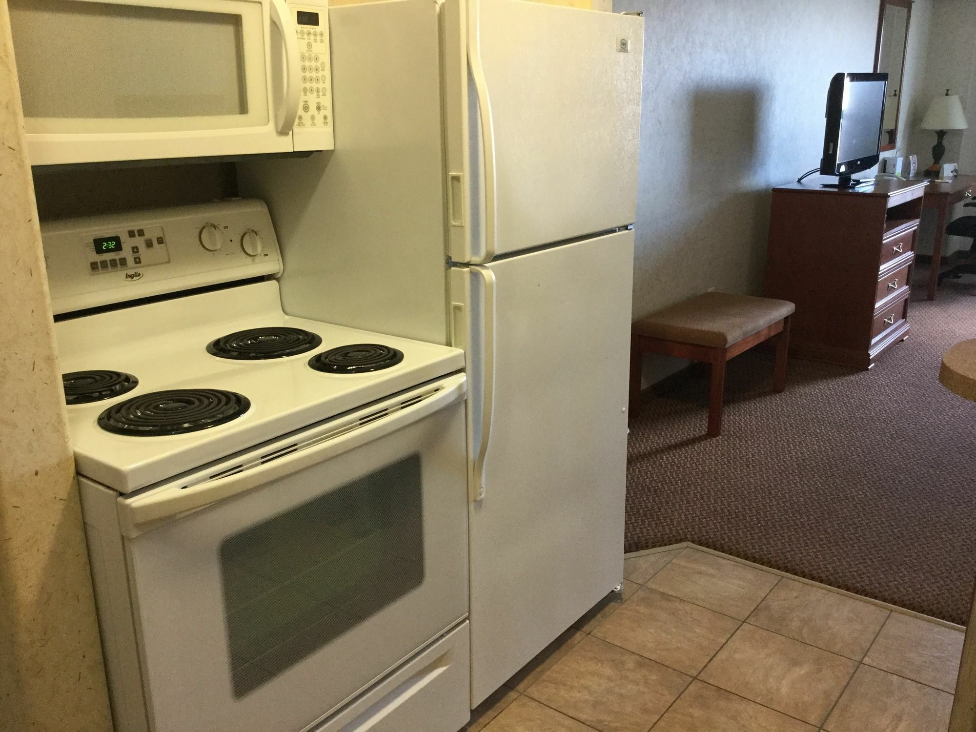 Super 8 By Wyndham Grande Prairie Hotel Ngoại thất bức ảnh