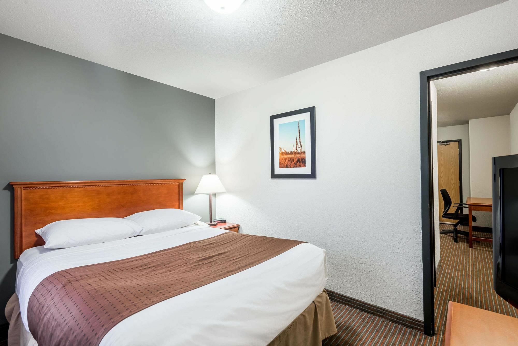 Super 8 By Wyndham Grande Prairie Hotel Ngoại thất bức ảnh