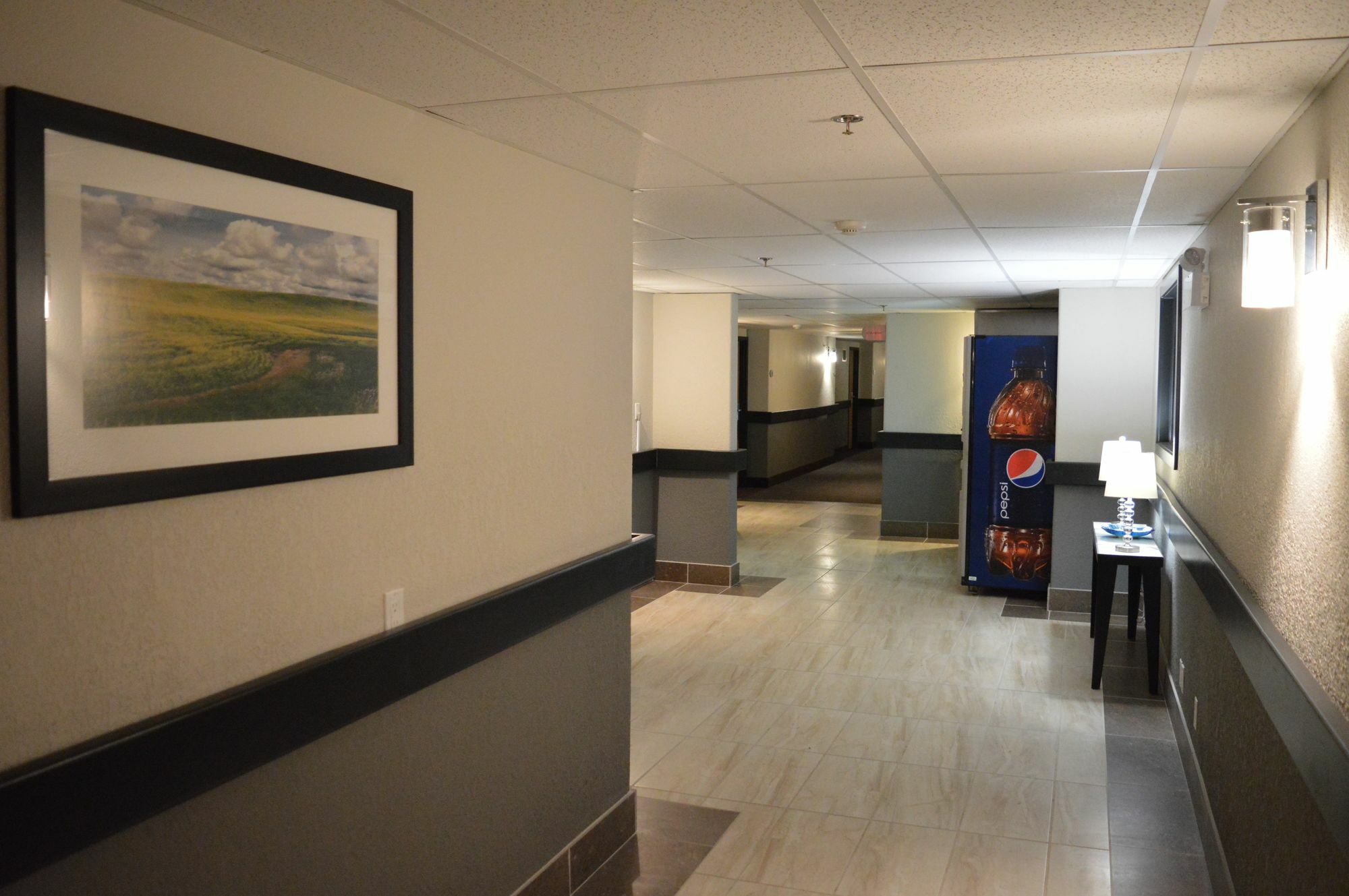Super 8 By Wyndham Grande Prairie Hotel Ngoại thất bức ảnh