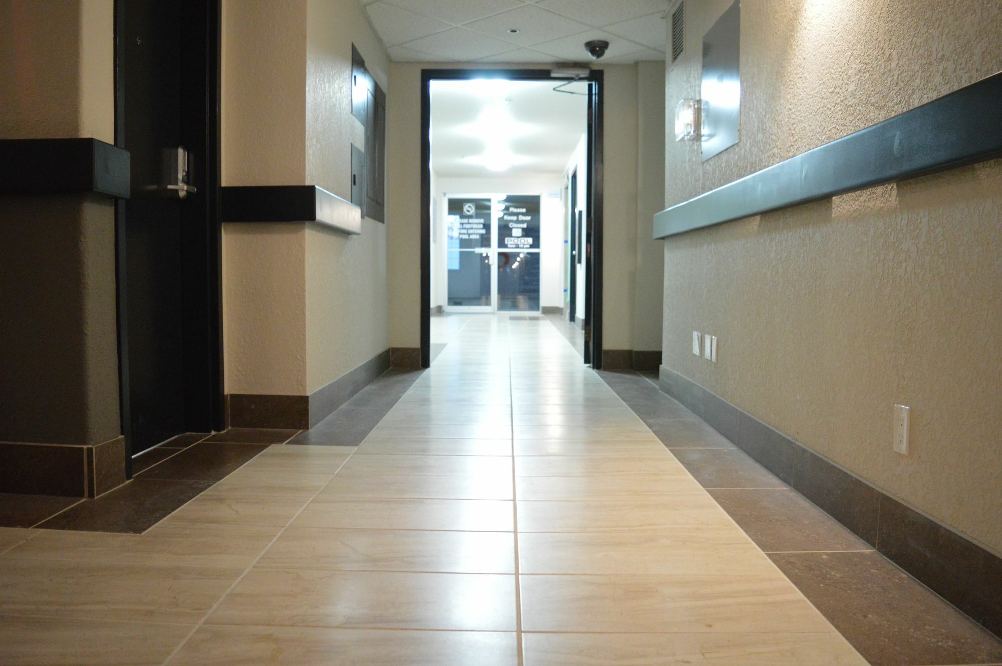 Super 8 By Wyndham Grande Prairie Hotel Ngoại thất bức ảnh
