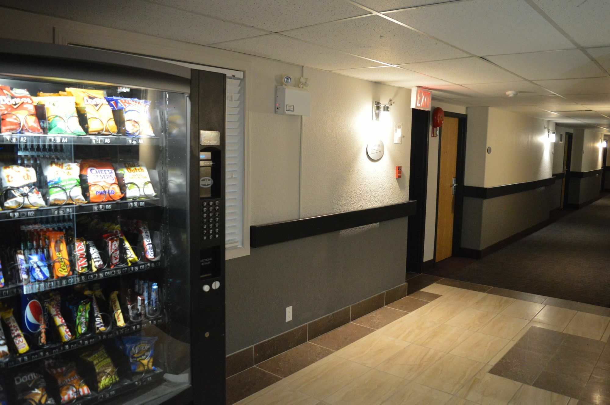 Super 8 By Wyndham Grande Prairie Hotel Ngoại thất bức ảnh