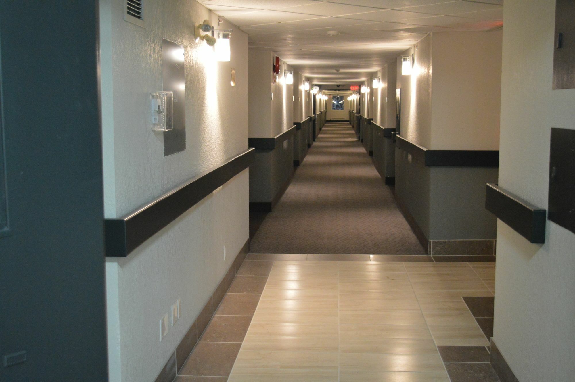 Super 8 By Wyndham Grande Prairie Hotel Ngoại thất bức ảnh